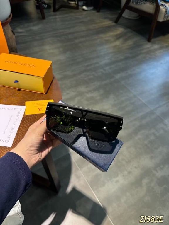 LV Black Shield Sunglasses (Z1583E)