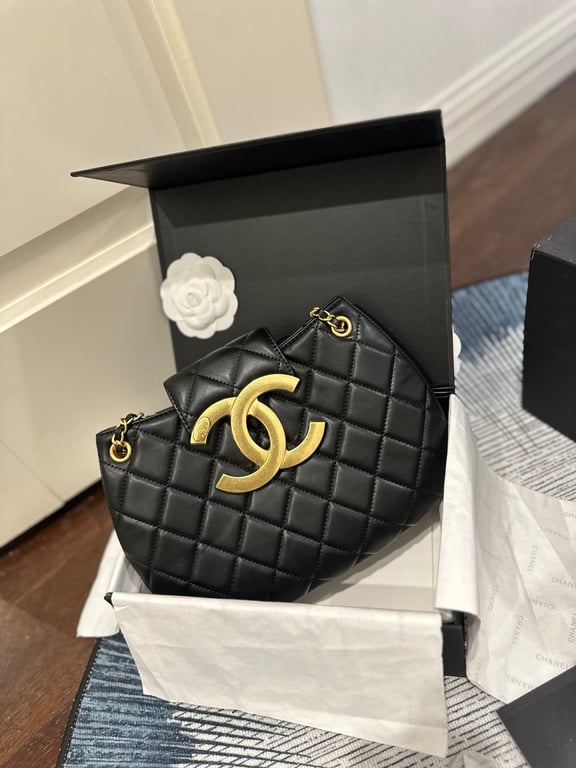 Chanel chain bag