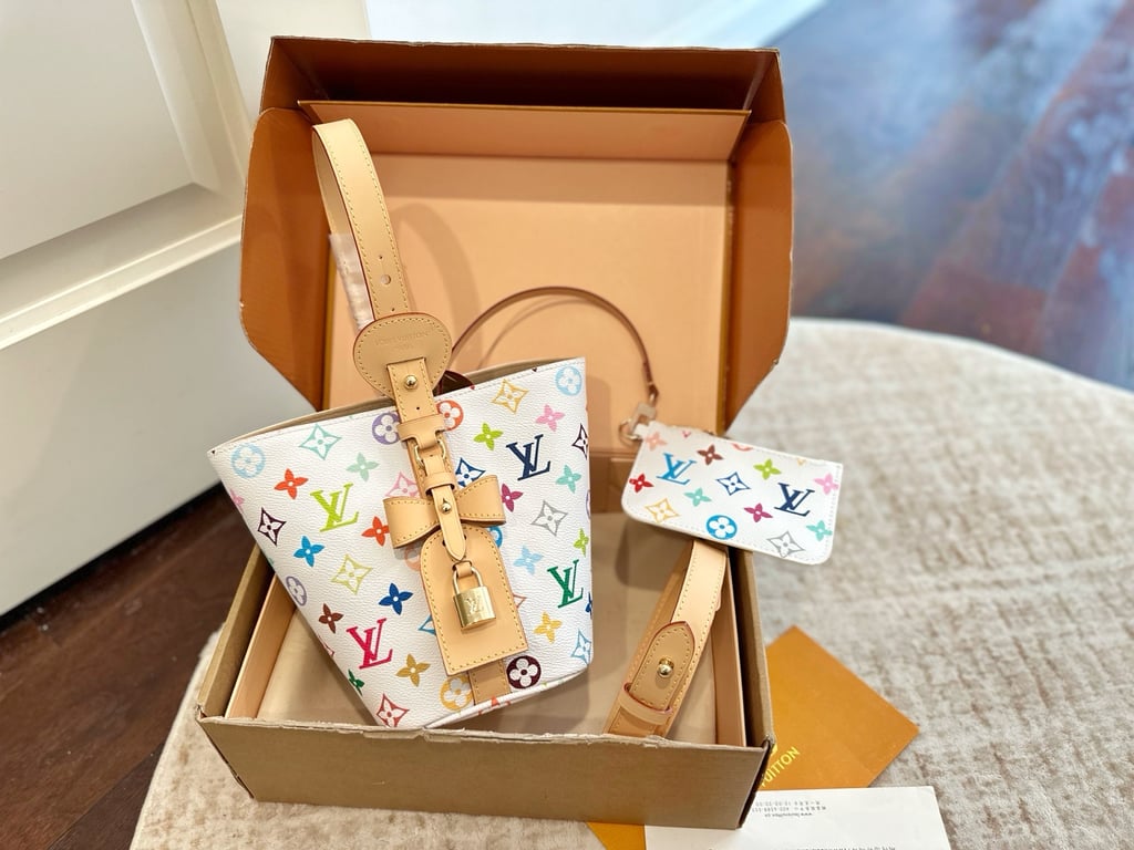 Louis Vuitton Bucket Bag (White Multicolore)