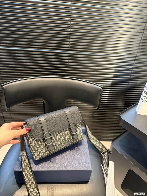 Dior Messenger Bag (oblique)