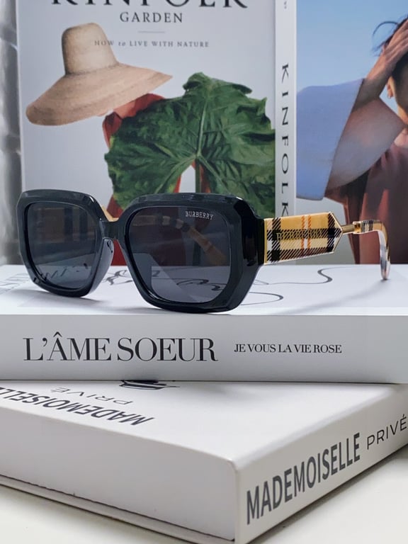 Burberry Black Square Sunglasses with Vintage Check Temples