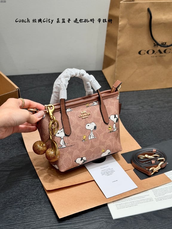 Mini City Tote Bag with Snoopy Print