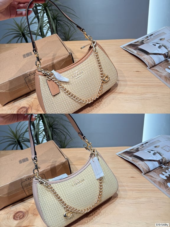 Teri Shoulder Bag in Strawberry/Leather