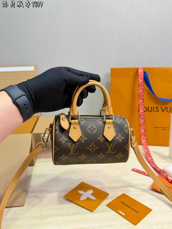 Louis Vuitton Speedy Bandoulière 16 (Nano)