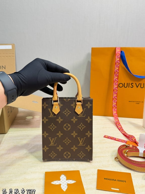 Louis Vuitton Petit Sac Plat