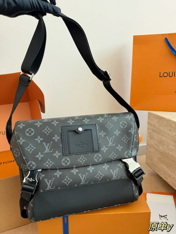 Louis Vuitton Messenger (Monogram Eclipse)