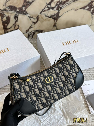 Dior 30 Montaigne Hobo