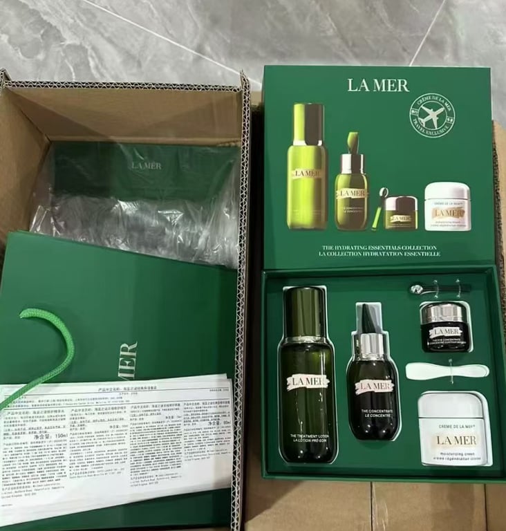 The Hydrating Essentials Collection / Travel Exclusive-150ml+50ml+15ml+60ml