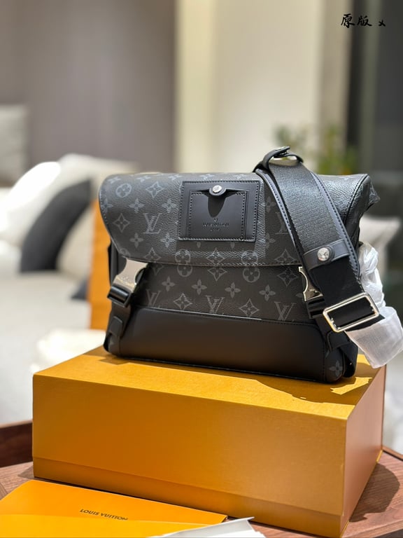 Louis Vuitton Messenger Bag (Monogram Eclipse)