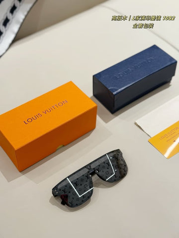 LV Monogram Shield Sunglasses (Z1082E)