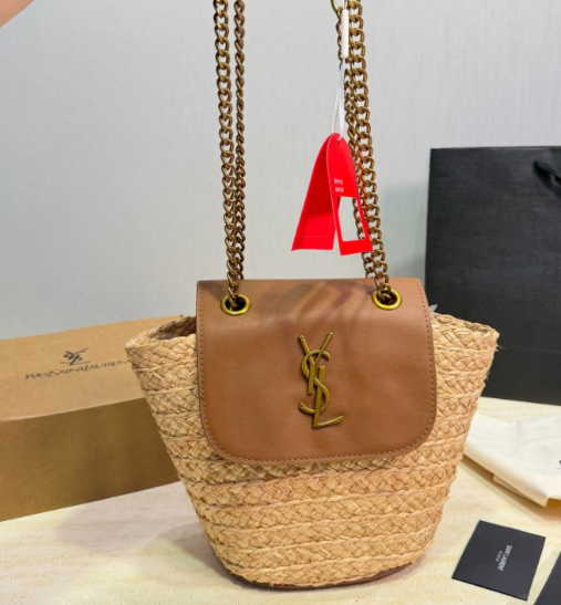 Raffia woven handbag with vegetable-tanned leather