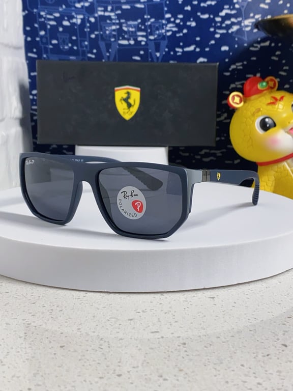 Ray-Ban RB4235 Caravan (Square with Slight Round Edges)