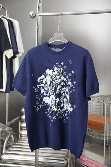 Louis Vuitton Spring/Summer New Arrival: Horse Year Floral Color-Blocked Jacquard Knit Short-Sleeve Shirt - A Must-Have for Men and Women's Everyday Commute - A touch of understated luxury.
