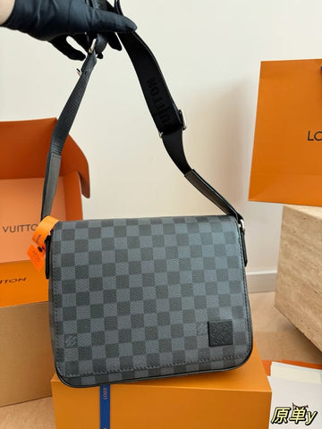 Louis Vuitton District PM (Damier Graphite)