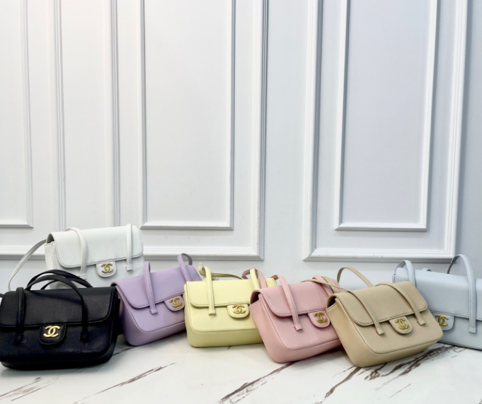 Chanel
 26p underarm bag