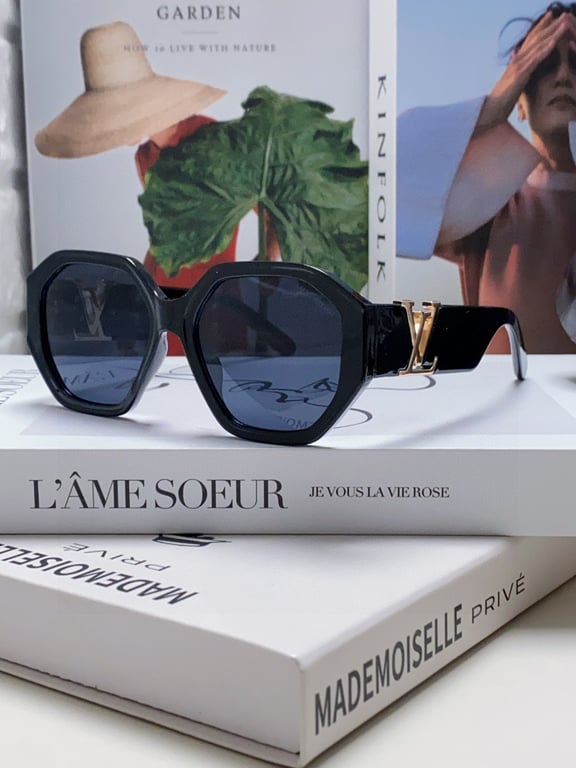 LV Hexagonal Sunglasses (Black/Gold)