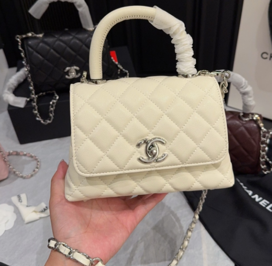 Chanel
 Coco Handle Handle Bag
