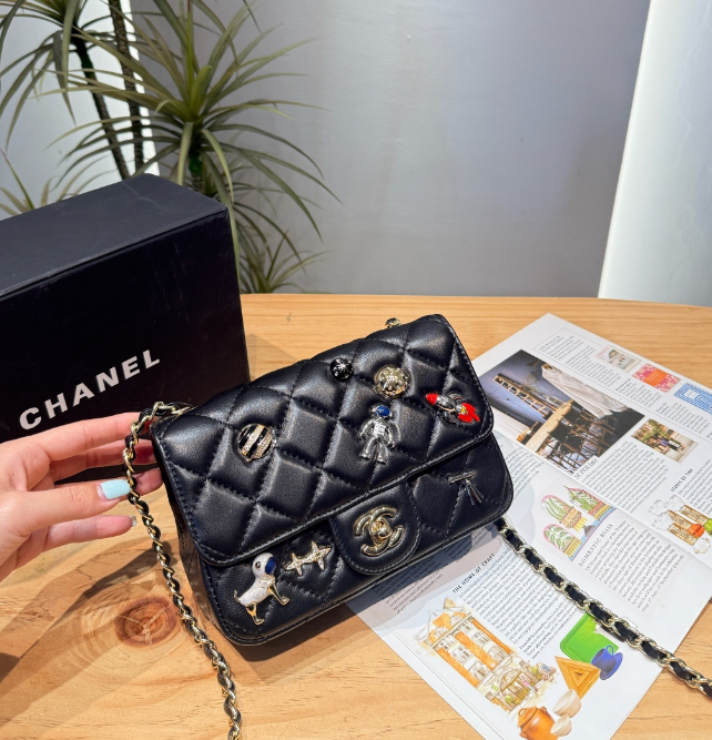 Chanel
 badge mini chain bag