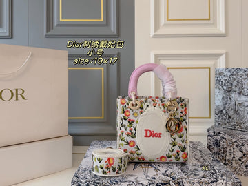 Lady Dior Small (Embroidered)