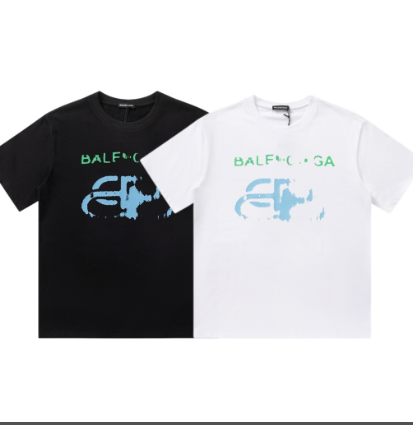 Balenciaga's new short-sleeved shirt with missing print.
