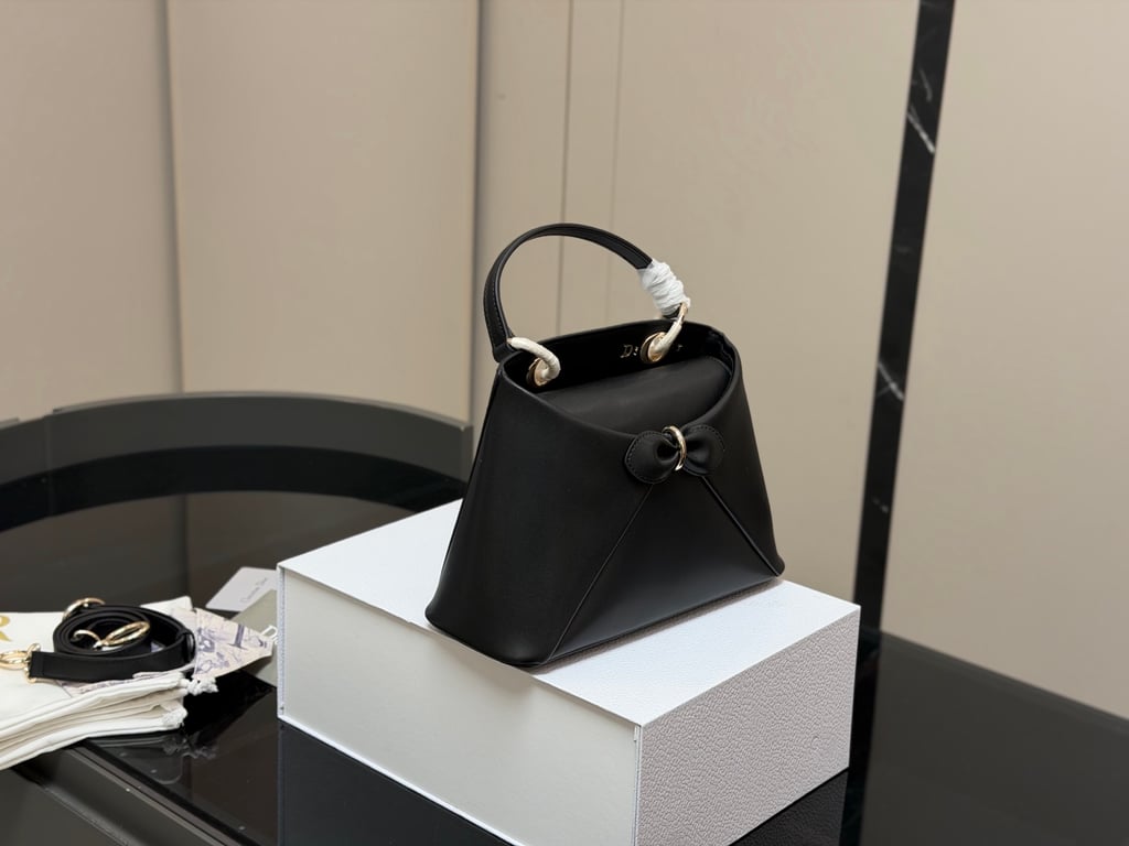 Dior The 30 Montaigne Mini Bag (black)