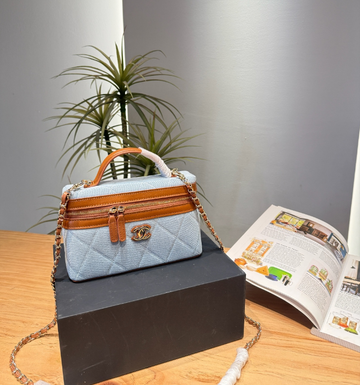 Chanel
 Coco Beach handbag